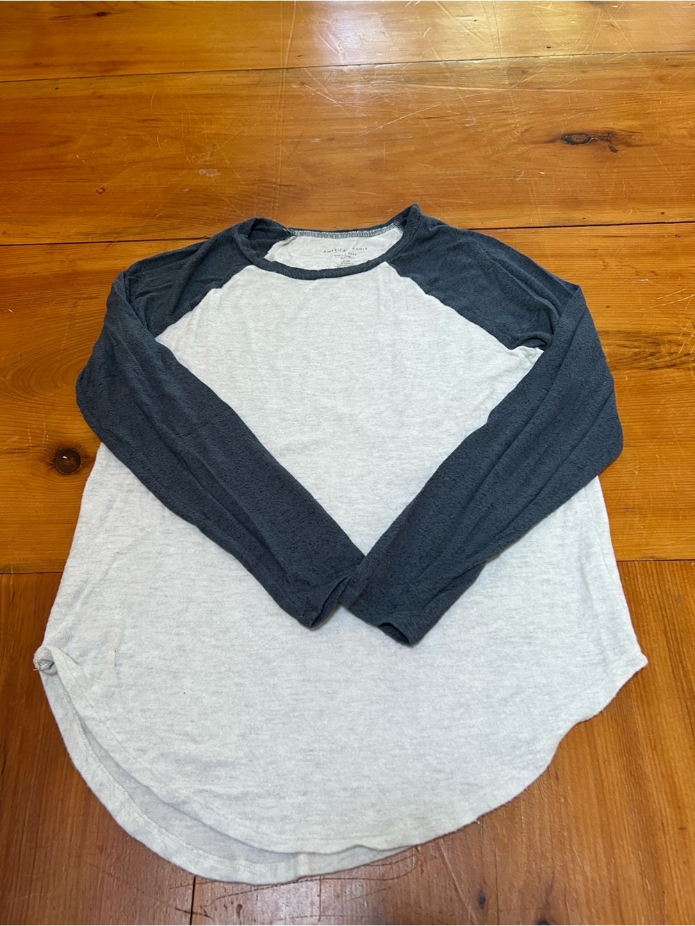 GUC American Eagle plus long-sleeve tee size Small